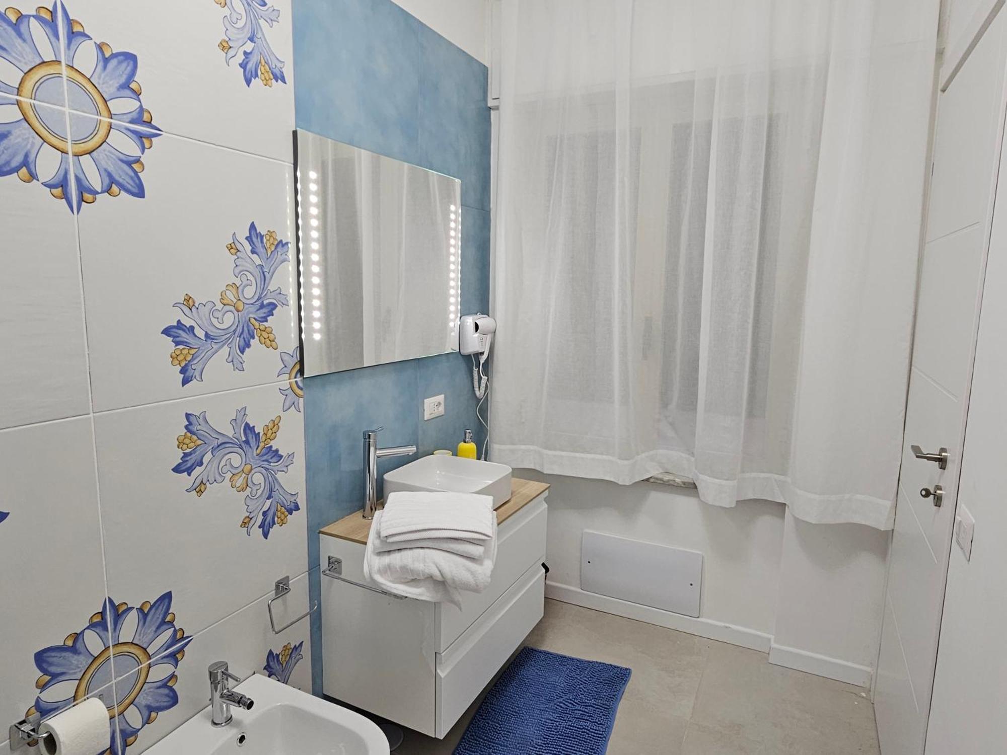 Erminia Suite Наполи Екстериор снимка