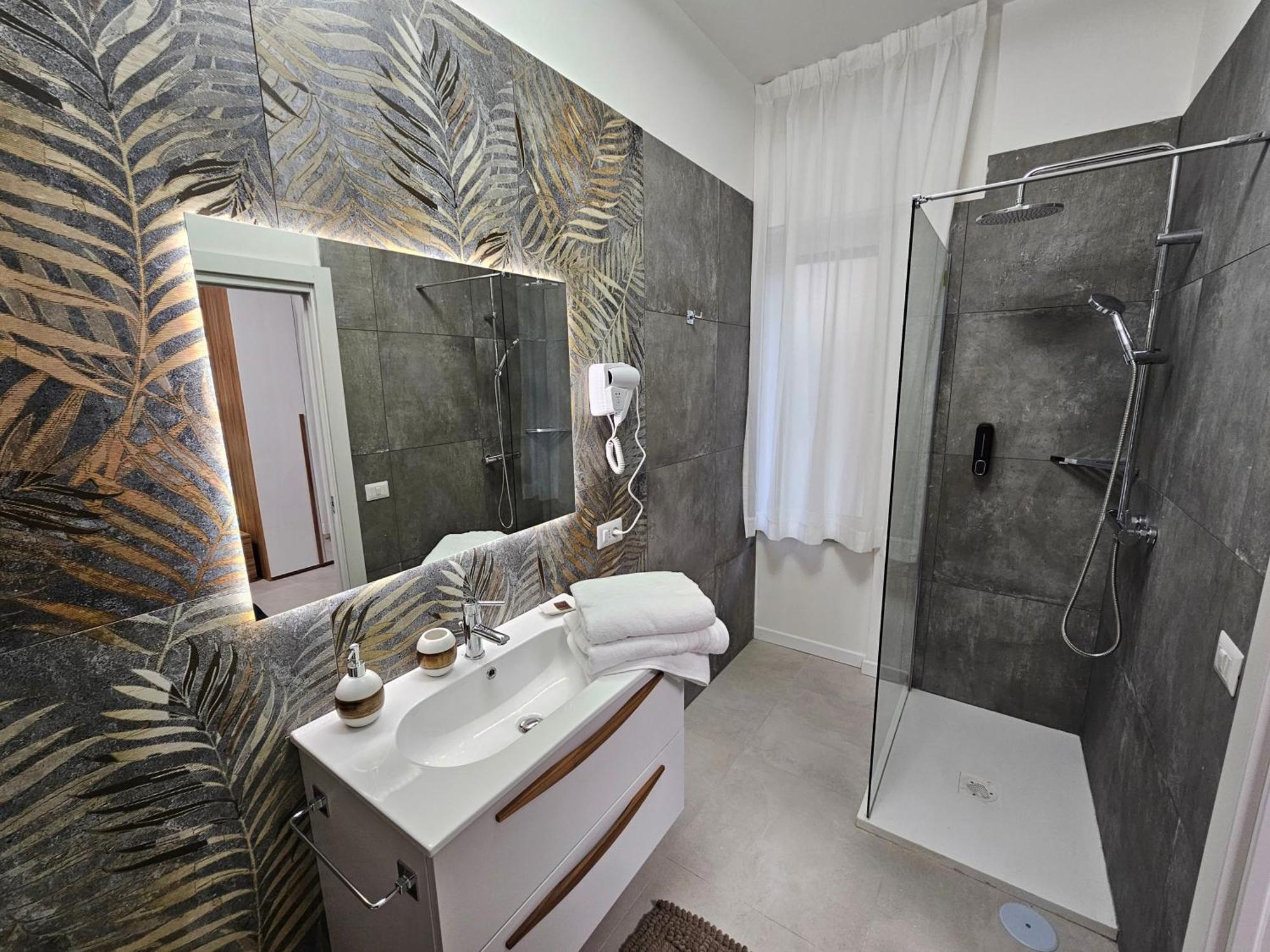 Erminia Suite Наполи Екстериор снимка