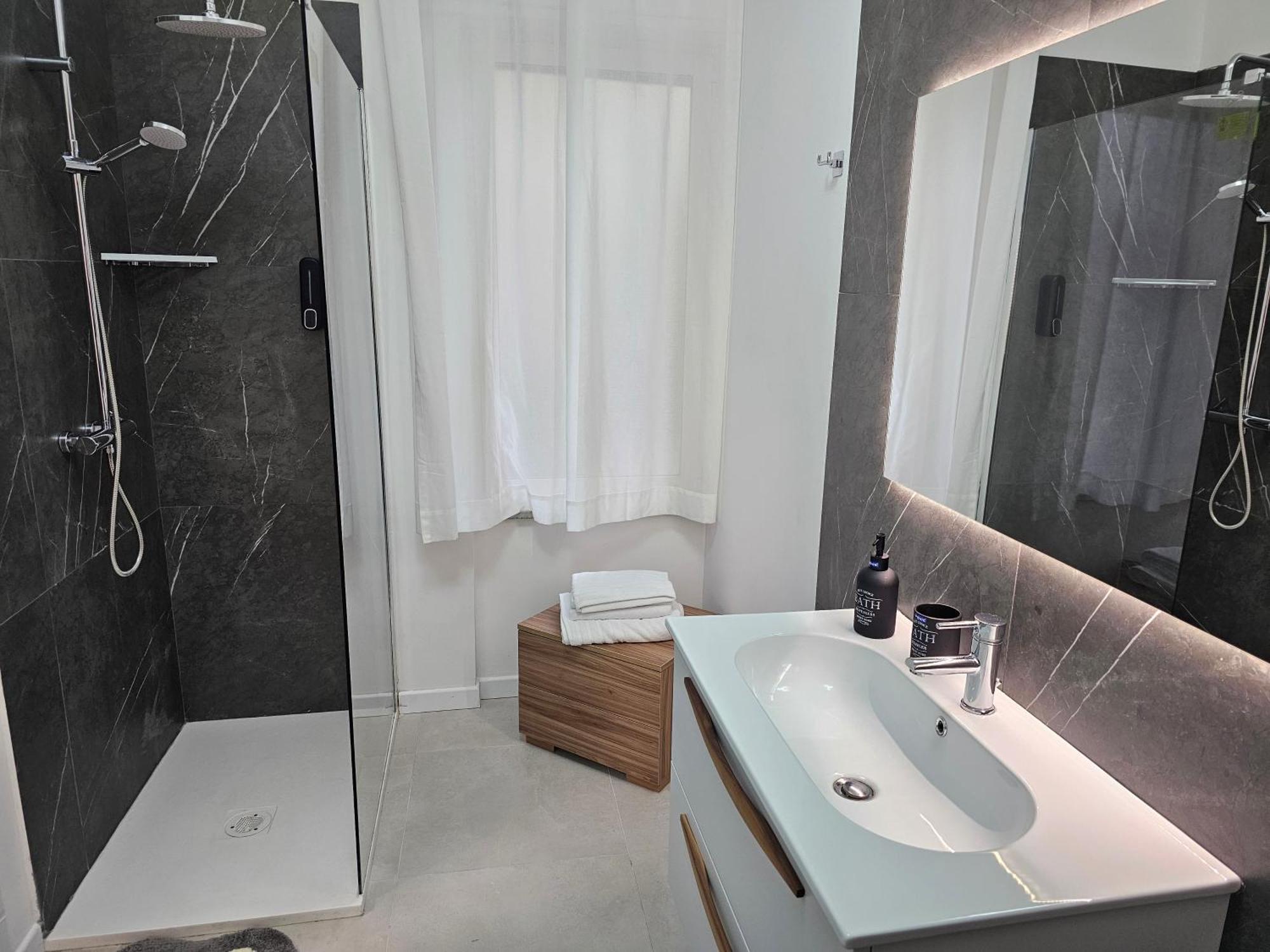 Erminia Suite Наполи Екстериор снимка